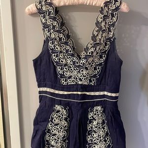 V neck linen tank top with lace detailing